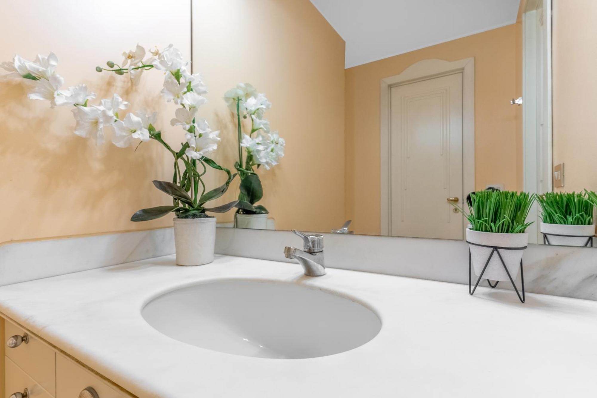 Central Luxurious Apartment Duomo A/C-Wi-Fi Free Milan Exterior photo